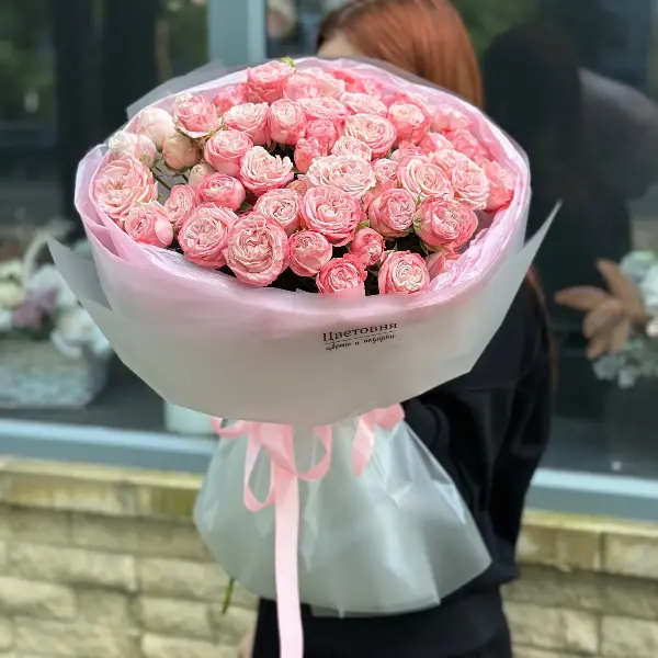 Букет из кустовой пионовидной розы "Персиковый бриз"