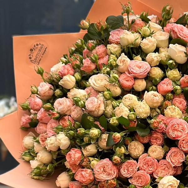 Букет из кустовой пионовидной розы "Красота востока"