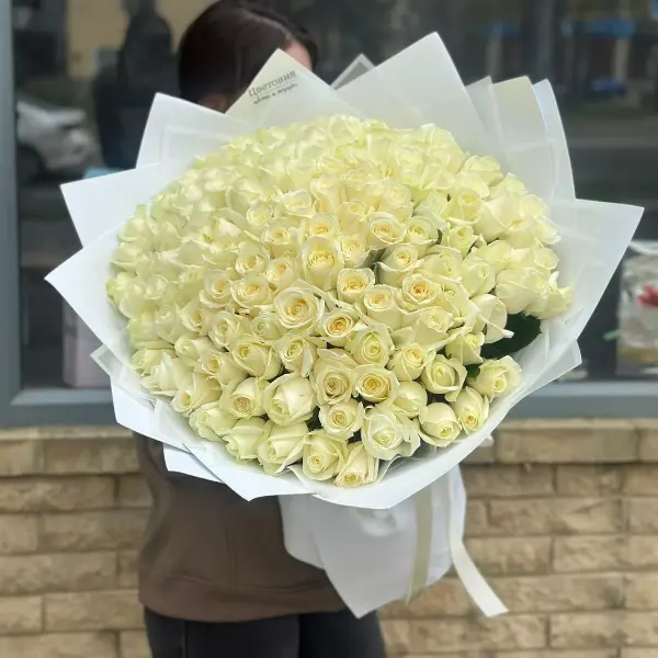 Букет из 121 розы "Созвездие цветов"