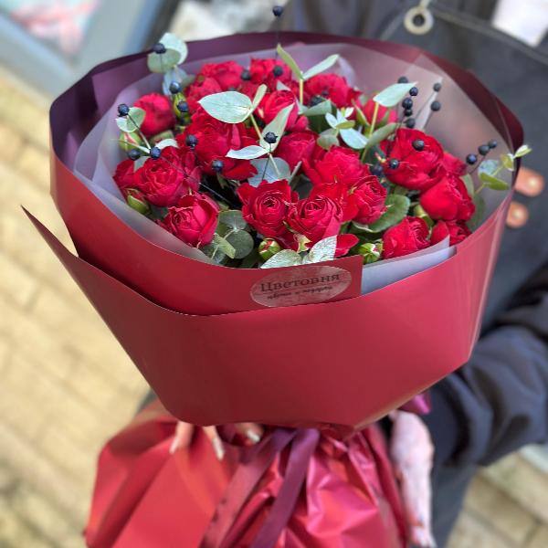 Букет из кустовых роз "Бархатный сезон"