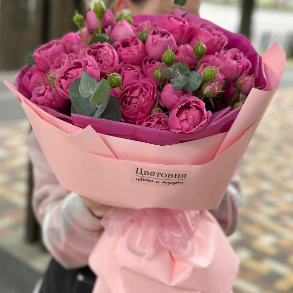 Букет из пионовидных кустовых роз  "Талисман"